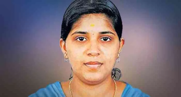 ബൈക്കിന്റെ പിന്നിലിരുന്ന് പോകുന്നതിനിടെ കുഴഞ്ഞു വീണു ; കോട്ടയത്ത് പരുക്കേറ്റ 24കാരി മരിച്ചു ബൈക്കിന്റെ പിന്നിലിരുന്ന് പോകുന്നതിനിടെ കുഴഞ്ഞു വീണു ; കോട്ടയത്ത് പരുക്കേറ്റ 24കാരി മരിച്ചു