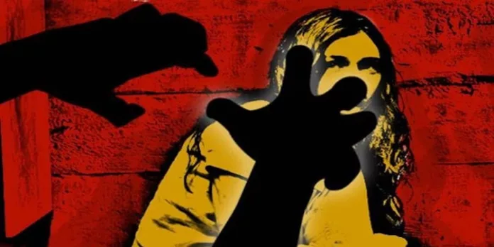 വൈദ്യുതി തൂണില് കെട്ടിയിട്ട് മര്ദിച്ച യുവതിയെ വീണ്ടും മര്ദ്ദിച്ചെന്ന് പരാതി വൈദ്യുതി തൂണില് കെട്ടിയിട്ട് മര്ദിച്ച യുവതിയെ വീണ്ടും മര്ദ്ദിച്ചെന്ന് പരാതി