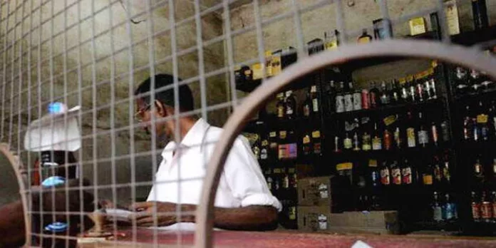 കോഴിക്കോട് ബവ്കോ ഔട്ട്ലറ്റില് മോഷണം നടത്തിയ പ്രതികള് പിടിയില് കോഴിക്കോട് ബവ്കോ ഔട്ട്ലറ്റില് മോഷണം നടത്തിയ പ്രതികള് പിടിയില്