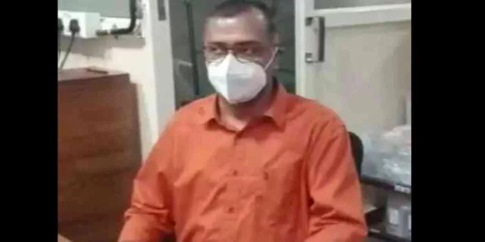 പരിശോധനയ്ക്കെത്തിയ യുവതികളോട് അപമര്യാദയായി പെരുമാറി; ശരീരഭാഗങ്ങളിൽ സ്പർശിച്ചു ; കോഴിക്കോട് സർക്കാർ ഡോക്ടർ പിടിയിൽ പരിശോധനയ്ക്കെത്തിയ യുവതികളോട് അപമര്യാദയായി പെരുമാറി; ശരീരഭാഗങ്ങളിൽ സ്പർശിച്ചു ; കോഴിക്കോട് സർക്കാർ ഡോക്ടർ പിടിയിൽ
