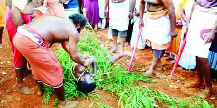 കുരമ്പാല ഭഗവതി ക്ഷേത്രത്തിലെ ചൂരൽ ഉരുളിച്ച സമാപിച്ചു ; പടയണി ഇന്ന് പുനരാരംഭിക്കും കുരമ്പാല ഭഗവതി ക്ഷേത്രത്തിലെ ചൂരൽ ഉരുളിച്ച സമാപിച്ചു ; പടയണി ഇന്ന് പുനരാരംഭിക്കും