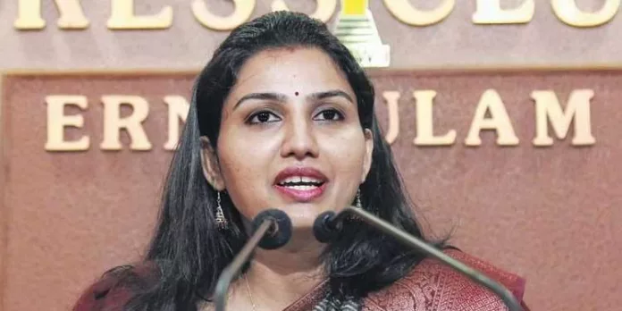 4 ജില്ലാ കളക്ടർമാർക്ക് സ്ഥലംമാറ്റം 4 ജില്ലാ കളക്ടർമാർക്ക് സ്ഥലംമാറ്റം