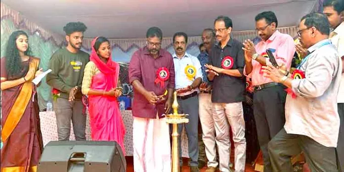 സാമൂഹ്യസേവനം ജീവിതചര്യയാക്കണം : ഡെപ്യൂട്ടി സ്പീക്കര് ചിറ്റയം ഗോപകുമാര് സാമൂഹ്യസേവനം ജീവിതചര്യയാക്കണം : ഡെപ്യൂട്ടി സ്പീക്കര് ചിറ്റയം ഗോപകുമാര്