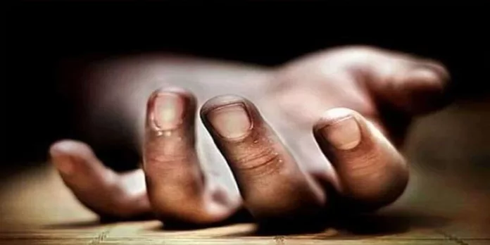 ബീഡി വലിക്കുന്നതിനിടെ മുണ്ടിലേയ്ക്ക് തീ ആളിപ്പടര്ന്ന് ഗൃഹനാഥന് മരിച്ചു ബീഡി വലിക്കുന്നതിനിടെ മുണ്ടിലേയ്ക്ക് തീ ആളിപ്പടര്ന്ന് ഗൃഹനാഥന് മരിച്ചു