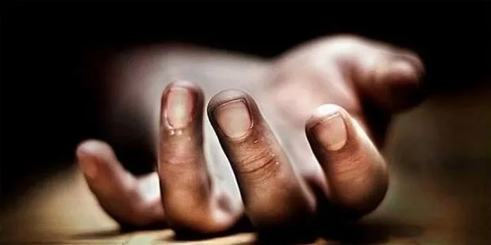 തിരുവനന്തപുരത്ത് സഹകരണ സംഘത്തിന്റെ പേരില് തട്ടിപ്പിനിരയായ യുവാവ് ജീവനൊടുക്കി തിരുവനന്തപുരത്ത് സഹകരണ സംഘത്തിന്റെ പേരില് തട്ടിപ്പിനിരയായ യുവാവ് ജീവനൊടുക്കി
