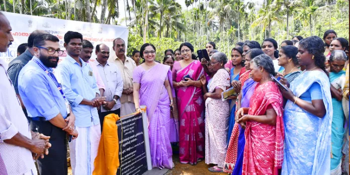 പ്രകൃതിയോട് ഇണങ്ങി ജീവിക്കുന്നതിലൂടെ പ്രകൃതിക്ഷോഭ പ്രശ്നങ്ങള്ക്ക് പരിഹാരം കാണാനാകും : ജില്ലാ കളക്ടര് പ്രകൃതിയോട് ഇണങ്ങി ജീവിക്കുന്നതിലൂടെ പ്രകൃതിക്ഷോഭ പ്രശ്നങ്ങള്ക്ക് പരിഹാരം കാണാനാകും : ജില്ലാ കളക്ടര്