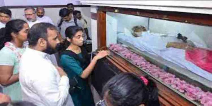 പൗവത്തിൽ പിതാവിൻ്റെ സംസ്കാരം പൂർണ ഔദ്യോഗിക ബഹുമതികളോടെ ബുധനാഴ്ച നടക്കും പൗവത്തിൽ പിതാവിൻ്റെ സംസ്കാരം പൂർണ ഔദ്യോഗിക ബഹുമതികളോടെ ബുധനാഴ്ച നടക്കും