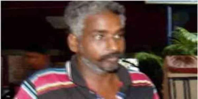 വീട്ടുമതിൽ ചാടിക്കടന്നെത്തി ശുചിമുറിയിലെ ദൃശ്യങ്ങൾ പകർത്താൻ ശ്രമം ; പ്രതിയെ ഓടിച്ചിട്ട് പിടികൂടി നാട്ടുകാർ വീട്ടുമതിൽ ചാടിക്കടന്നെത്തി ശുചിമുറിയിലെ ദൃശ്യങ്ങൾ പകർത്താൻ ശ്രമം ; പ്രതിയെ ഓടിച്ചിട്ട് പിടികൂടി നാട്ടുകാർ
