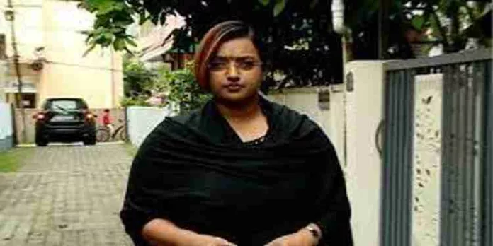 പിന്നണിയിലെ ആ അജ്ഞാതനെ തേടി കേരളം: പോലീസ് വിജേഷ് പിള്ളയ്ക്കെതിരെ കേസെടുത്തുവെന്ന് സ്വപ്ന സുരേഷ് പിന്നണിയിലെ ആ അജ്ഞാതനെ തേടി കേരളം: പോലീസ് വിജേഷ് പിള്ളയ്ക്കെതിരെ കേസെടുത്തുവെന്ന് സ്വപ്ന സുരേഷ്