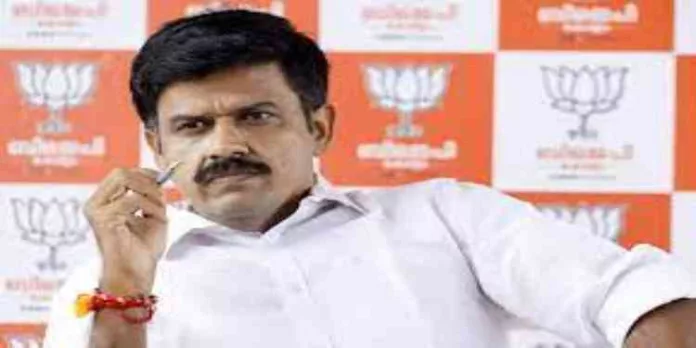 വായില് തോന്നുന്നത് കോതയ്ക്ക് പാട്ട് എന്നതാണ് രാഹുലിന്റെ പ്രസംഗ ശൈലി ; സന്ദീപ് വാര്യര് വായില് തോന്നുന്നത് കോതയ്ക്ക് പാട്ട് എന്നതാണ് രാഹുലിന്റെ പ്രസംഗ ശൈലി ; സന്ദീപ് വാര്യര്