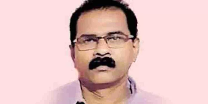റോഡിലെ മണലിൽ തെന്നി ബൈക്ക് മറിഞ്ഞു ; കോട്ടയത്ത് കാർ കയറി സെക്യൂരിറ്റിജീവനക്കാരന് ദാരുണാന്ത്യം റോഡിലെ മണലിൽ തെന്നി ബൈക്ക് മറിഞ്ഞു ; കോട്ടയത്ത് കാർ കയറി സെക്യൂരിറ്റിജീവനക്കാരന് ദാരുണാന്ത്യം