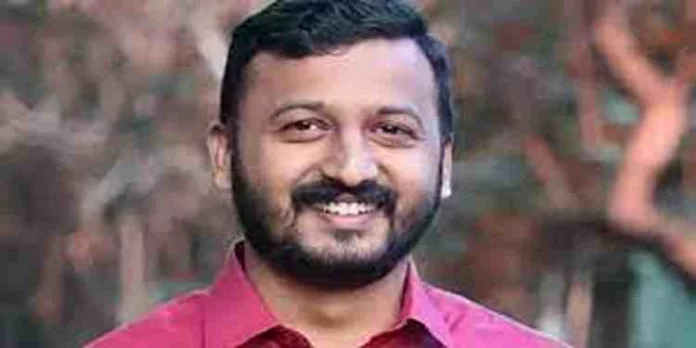 രാഹുൽ മാങ്കൂട്ടത്തിലിന്റെ വാഹനത്തിനു നേരെ ടോൾ ജീവനക്കാരുടെ അതിക്രമം രാഹുൽ മാങ്കൂട്ടത്തിലിന്റെ വാഹനത്തിനു നേരെ ടോൾ ജീവനക്കാരുടെ അതിക്രമം