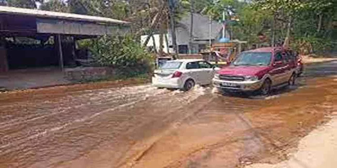 പമ്പാ ഇറിഗേഷൻ കനാലിലൂടെ മുന്നറിയിപ്പില്ലാതെ വെള്ളമെത്തിയത് നാട്ടുകാർക്കും യാത്രക്കാർക്കും ദുരിതമായി പമ്പാ ഇറിഗേഷൻ കനാലിലൂടെ മുന്നറിയിപ്പില്ലാതെ വെള്ളമെത്തിയത് നാട്ടുകാർക്കും യാത്രക്കാർക്കും ദുരിതമായി