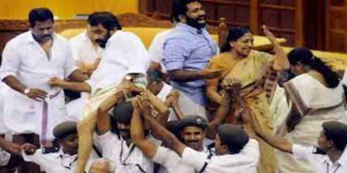 നിയസഭയിലുണ്ടായ സംഘർഷക്കേസിൽ തെളിവ് ശേഖരിക്കാൻ അനുമതി തേടി പൊലീസ് നിയസഭയിലുണ്ടായ സംഘർഷക്കേസിൽ തെളിവ് ശേഖരിക്കാൻ അനുമതി തേടി പൊലീസ്