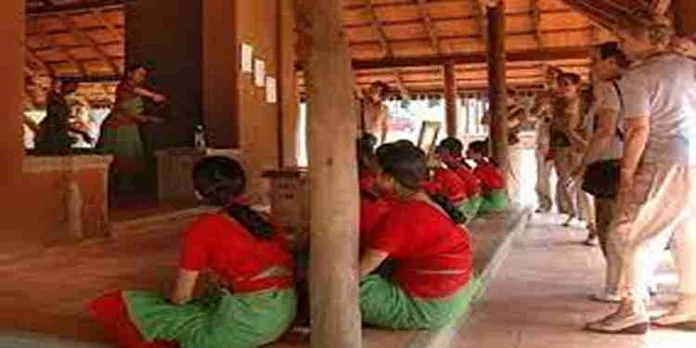 സ്കൂൾ കലോത്സവത്തിൽ അവതരണഗാനത്തിന്റെ നൃത്താവിഷ്ക്കാരം കലാമണ്ഡലം ചിട്ടപ്പെടുത്തും സ്കൂൾ കലോത്സവത്തിൽ അവതരണഗാനത്തിന്റെ നൃത്താവിഷ്ക്കാരം കലാമണ്ഡലം ചിട്ടപ്പെടുത്തും