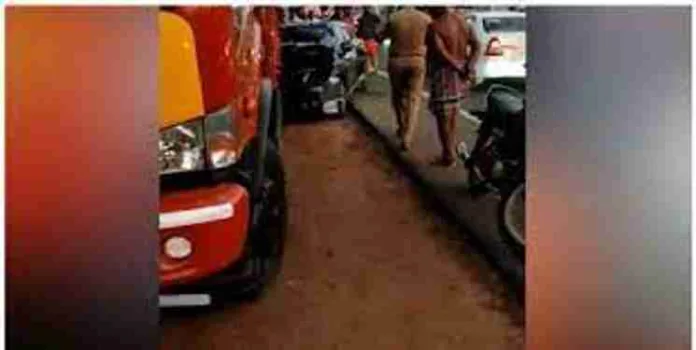 വിമാനത്താവളത്തിൽ നിന്ന് മടങ്ങിയ സംഘം സഞ്ചരിച്ച കാർ നിർത്തിയിട്ടിരുന്ന ലോറിക്ക് പിന്നിലിടിച്ചു ; പത്തനംതിട്ട സ്വദേശി മരിച്ചു വിമാനത്താവളത്തിൽ നിന്ന് മടങ്ങിയ സംഘം സഞ്ചരിച്ച കാർ നിർത്തിയിട്ടിരുന്ന ലോറിക്ക് പിന്നിലിടിച്ചു ; പത്തനംതിട്ട സ്വദേശി മരിച്ചു