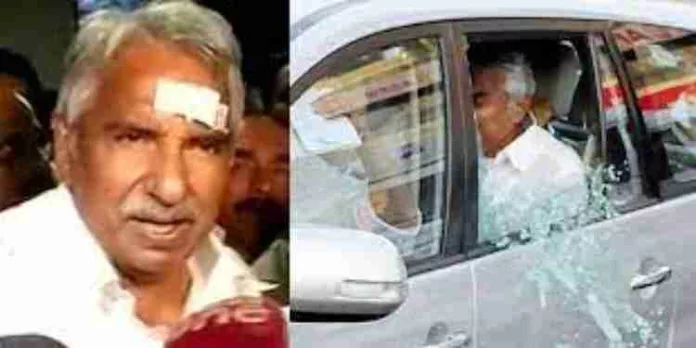 ഉമ്മൻ ചാണ്ടിയെ കല്ലെറിഞ്ഞ കേസ് : മൂന്ന് പ്രതികൾ കുറ്റക്കാർ ; സിപിഎം നേതാക്കളടക്കമുള്ളവരെ വിട്ടയച്ചു ഉമ്മൻ ചാണ്ടിയെ കല്ലെറിഞ്ഞ കേസ് : മൂന്ന് പ്രതികൾ കുറ്റക്കാർ ; സിപിഎം നേതാക്കളടക്കമുള്ളവരെ വിട്ടയച്ചു