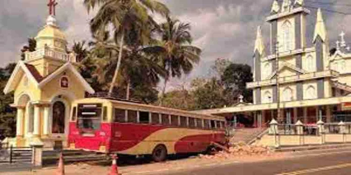 കോന്നി ഇളകൊള്ളൂർ അപകടം ; ഡ്രൈവർമാരുടെ ലൈസൻസുകൾ സസ്പെൻഡ് ചെയ്തു കോന്നി ഇളകൊള്ളൂർ അപകടം ; ഡ്രൈവർമാരുടെ ലൈസൻസുകൾ സസ്പെൻഡ് ചെയ്തു