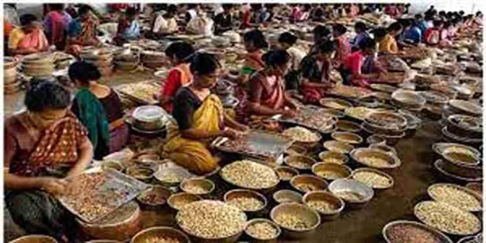 സര്ക്കാർ നടപടിയെടുക്കുന്നില്ല; കൊല്ലത്ത് ‘കശുവണ്ടി ഫാക്ടറി സമരം’ എട്ടാം ദിവസത്തിലേക്ക് സര്ക്കാർ നടപടിയെടുക്കുന്നില്ല; കൊല്ലത്ത് ‘കശുവണ്ടി ഫാക്ടറി സമരം’ എട്ടാം ദിവസത്തിലേക്ക്