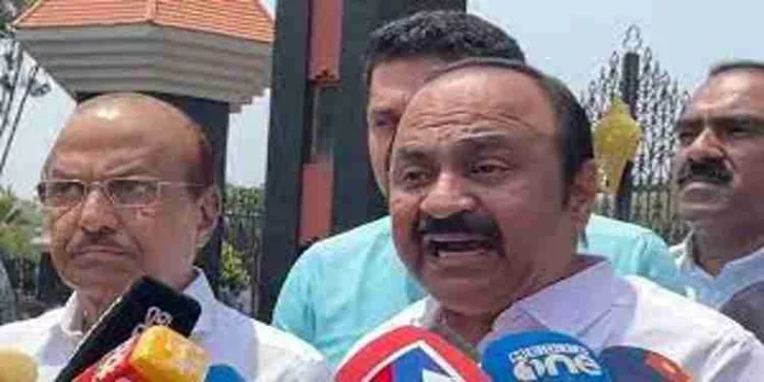 സ്പീക്കറുടേത് തെറ്റായ പരാമർശം, പിൻവലിക്കണം: പ്രതിപക്ഷ നേതാവ് വി. ഡി. സതീശൻ സ്പീക്കറുടേത് തെറ്റായ പരാമർശം, പിൻവലിക്കണം: പ്രതിപക്ഷ നേതാവ് വി. ഡി. സതീശൻ