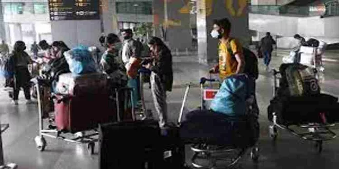 ഓഫർ ലെറ്റർ വ്യാജം ; കാനഡയിൽ ഇന്ത്യൻ വിദ്യാർഥികൾ നാടുകടത്തൽ ഭീഷണിയിൽ ഓഫർ ലെറ്റർ വ്യാജം ; കാനഡയിൽ ഇന്ത്യൻ വിദ്യാർഥികൾ നാടുകടത്തൽ ഭീഷണിയിൽ
