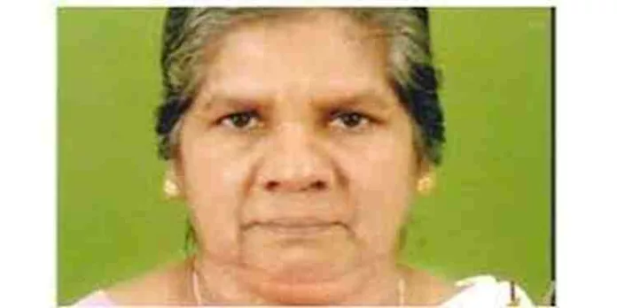 കണ്ണൂരില് ചവറിന് തീയിടുന്നതിനിടെ പൊള്ളലേറ്റ് വീട്ടമ്മ വെന്തുമരിച്ചു കണ്ണൂരില് ചവറിന് തീയിടുന്നതിനിടെ പൊള്ളലേറ്റ് വീട്ടമ്മ വെന്തുമരിച്ചു