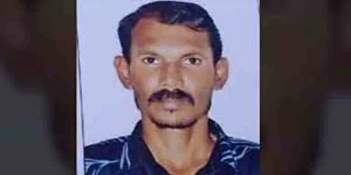 ഫ്ളാറ്റിന് താഴെ വീണ് കിടന്ന നിലയിൽ കണ്ടെത്തിയ മത്സ്യത്തൊഴിലാളി മരിച്ചു ഫ്ളാറ്റിന് താഴെ വീണ് കിടന്ന നിലയിൽ കണ്ടെത്തിയ മത്സ്യത്തൊഴിലാളി മരിച്ചു