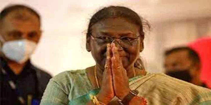 ആലപ്പുഴയിൽ ഹെലികോപ്റ്റർ പരീക്ഷണ പറക്കൽ നടത്തി , സുരക്ഷാക്രമീകരണങ്ങൾ ഒരുക്കി രാഷ്ട്രപതിയെ സ്വീകരിക്കാൻ ഒരുങ്ങി ജില്ല ആലപ്പുഴയിൽ ഹെലികോപ്റ്റർ പരീക്ഷണ പറക്കൽ നടത്തി , സുരക്ഷാക്രമീകരണങ്ങൾ ഒരുക്കി രാഷ്ട്രപതിയെ സ്വീകരിക്കാൻ ഒരുങ്ങി ജില്ല