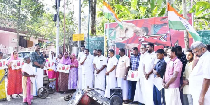 ഗ്യാസ് സിലിണ്ടർ ഉപേക്ഷിക്കൽ സമരവുമായി ദേശീയ അസംഘടിത തൊഴിലാളി കോൺഗ്രസ് ഗ്യാസ് സിലിണ്ടർ ഉപേക്ഷിക്കൽ സമരവുമായി ദേശീയ അസംഘടിത തൊഴിലാളി കോൺഗ്രസ്