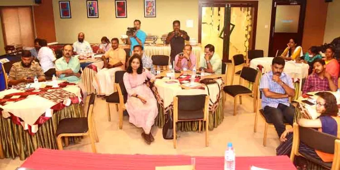 പ്രഹസനമായി ജില്ലാ ചൈല്ഡ് പ്രൊട്ടക്ഷന് യൂണിറ്റിന്റെ പരിപാടി ; ഓണ്ലൈന് മാധ്യമങ്ങളെ ഒഴിവാക്കി ; പരാതിയുമായി ചീഫ് എഡിറ്റേഴ്സ് ഗില്ഡ് പ്രഹസനമായി ജില്ലാ ചൈല്ഡ് പ്രൊട്ടക്ഷന് യൂണിറ്റിന്റെ പരിപാടി ; ഓണ്ലൈന് മാധ്യമങ്ങളെ ഒഴിവാക്കി ; പരാതിയുമായി ചീഫ് എഡിറ്റേഴ്സ് ഗില്ഡ്