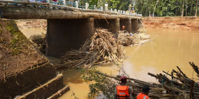 കോമളം പുതിയ പാലം : അധികരിച്ച നിരക്കിന് മന്ത്രിസഭയുടെ പ്രത്യേക അനുമതി കോമളം പുതിയ പാലം : അധികരിച്ച നിരക്കിന് മന്ത്രിസഭയുടെ പ്രത്യേക അനുമതി