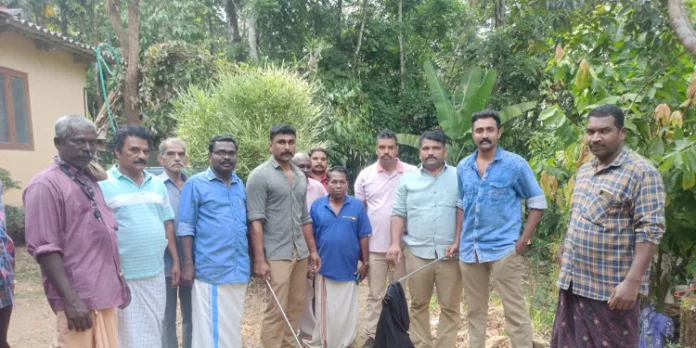 മൂര്ഖന് പാമ്പിനെ പിടികൂടി മൂര്ഖന് പാമ്പിനെ പിടികൂടി