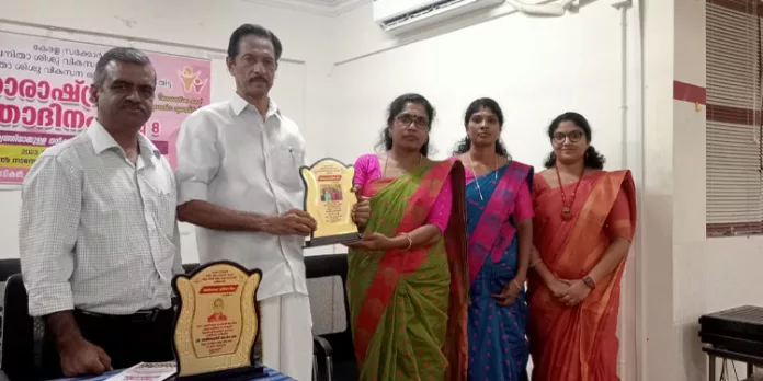 അന്താരാഷ്ട്ര വനിതാദിനം : വനിതാശിശുവികസന വകുപ്പ് പ്രതിഭകളെ ആദരിച്ചു അന്താരാഷ്ട്ര വനിതാദിനം : വനിതാശിശുവികസന വകുപ്പ് പ്രതിഭകളെ ആദരിച്ചു