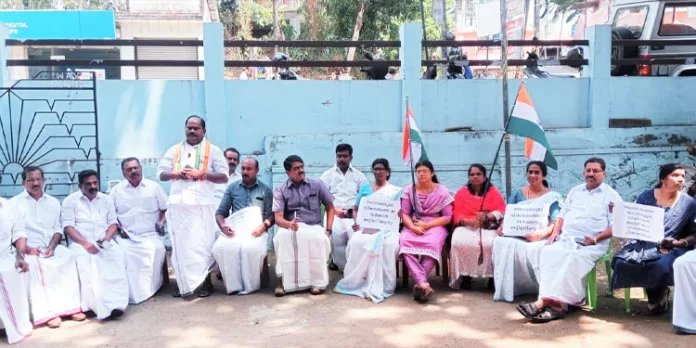 പഞ്ചായത്ത് രാജ് സംവിധാനം അട്ടിമറിച്ചു : പ്രൊഫ. സതീഷ് കൊച്ചുപറമ്പില് പഞ്ചായത്ത് രാജ് സംവിധാനം അട്ടിമറിച്ചു : പ്രൊഫ. സതീഷ് കൊച്ചുപറമ്പില്