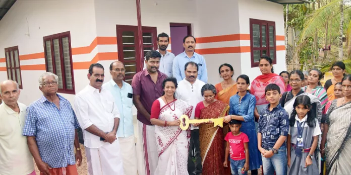 ഡോ. എം.എസ്. സുനിലിന്റെ 277 – മത് സ്നേഹഭവനം രോഗിയായ അമ്മയ്ക്കും മകൾക്കും ഡോ. എം.എസ്. സുനിലിന്റെ 277 – മത് സ്നേഹഭവനം രോഗിയായ അമ്മയ്ക്കും മകൾക്കും