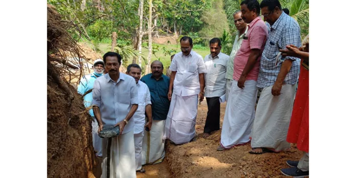 മണ്ണു സംരക്ഷണ പദ്ധതി പ്രവര്ത്തികള്ക്ക് തുടക്കമായി മണ്ണു സംരക്ഷണ പദ്ധതി പ്രവര്ത്തികള്ക്ക് തുടക്കമായി