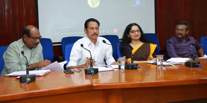 തദ്ദേശ സ്വയംഭരണ സ്ഥാപനങ്ങള് ശുചിത്വ കൗണ്സിലുകള് അടിയന്തിരമായി രൂപീകരിക്കണം : ജില്ലാ പഞ്ചായത്ത് പ്രസിഡന്റ് തദ്ദേശ സ്വയംഭരണ സ്ഥാപനങ്ങള് ശുചിത്വ കൗണ്സിലുകള് അടിയന്തിരമായി രൂപീകരിക്കണം : ജില്ലാ പഞ്ചായത്ത് പ്രസിഡന്റ്