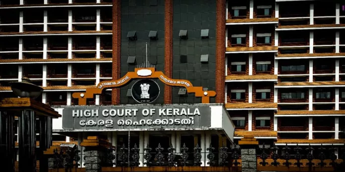 ദേശീയപാതയിലെ ദീർഘദൂര യാത്രക്കാർക്കും ഉപഭോക്താക്കൾക്കും 24 മണിക്കൂറും ടോയ്ലറ്റ് സൗകര്യം നൽകണമെന്ന് ഹൈക്കോടതി ദേശീയപാതയിലെ ദീർഘദൂര യാത്രക്കാർക്കും ഉപഭോക്താക്കൾക്കും 24 മണിക്കൂറും ടോയ്ലറ്റ് സൗകര്യം നൽകണമെന്ന് ഹൈക്കോടതി