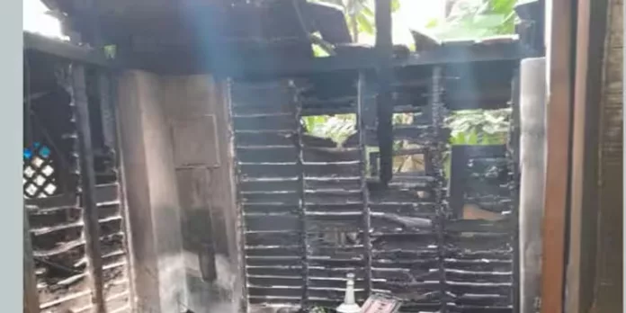 ആലപ്പുഴ ഹരിപ്പാട് വീട് കത്തി നശിച്ചു ആലപ്പുഴ ഹരിപ്പാട് വീട് കത്തി നശിച്ചു