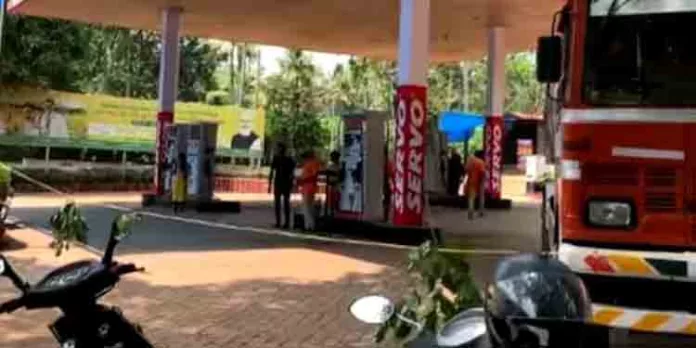 കോട്ടയം പള്ളിക്കത്തോട്ടിലെ പെട്രോള് പമ്പില് നടന്ന മോഷണം ; അന്വേഷണം ശക്തമാക്കി പോലീസ് കോട്ടയം പള്ളിക്കത്തോട്ടിലെ പെട്രോള് പമ്പില് നടന്ന മോഷണം ; അന്വേഷണം ശക്തമാക്കി പോലീസ്