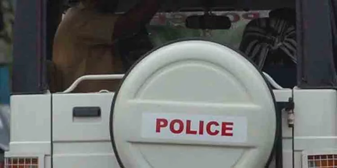 ഇടുക്കിയില് പോലീസ് ഉദ്യോഗസ്ഥര്ക്ക് നേരെ ബസ് ജീവനക്കാരന്റെ അതിക്രമം ഇടുക്കിയില് പോലീസ് ഉദ്യോഗസ്ഥര്ക്ക് നേരെ ബസ് ജീവനക്കാരന്റെ അതിക്രമം