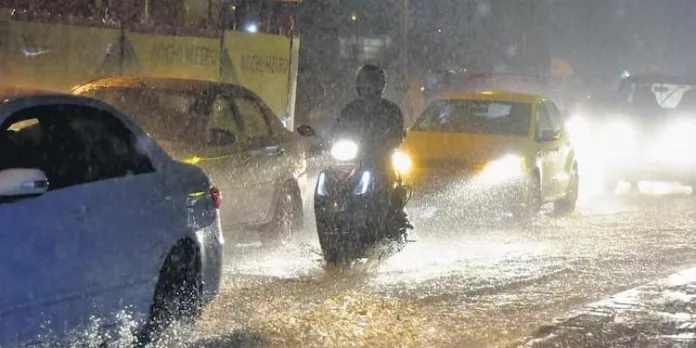 വിവിധ ജില്ലകളില് വേനല് മഴയ്ക്ക് തുടക്കം; ആദ്യ മഴ ‘ആശങ്ക’യില് കൊച്ചി വിവിധ ജില്ലകളില് വേനല് മഴയ്ക്ക് തുടക്കം; ആദ്യ മഴ ‘ആശങ്ക’യില് കൊച്ചി