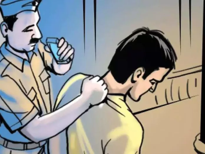 വനിതാ ജീവനക്കാര് വസ്ത്രം മാറുന്ന മുറിയില് ഒളിക്യാമറ ; 20കാരനായ അറ്റന്ഡര് പിടിയില് വനിതാ ജീവനക്കാര് വസ്ത്രം മാറുന്ന മുറിയില് ഒളിക്യാമറ ; 20കാരനായ അറ്റന്ഡര് പിടിയില്