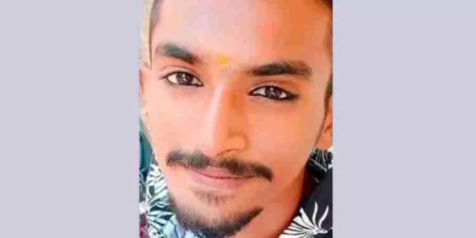 ഉത്സവ പറമ്പിൽ ഗാനമേളയ്ക്കിടെ നൃത്തം ചെയ്ത യുവാവിന് കിണറ്റിൽ വീണ് ദാരുണാന്ത്യം ഉത്സവ പറമ്പിൽ ഗാനമേളയ്ക്കിടെ നൃത്തം ചെയ്ത യുവാവിന് കിണറ്റിൽ വീണ് ദാരുണാന്ത്യം