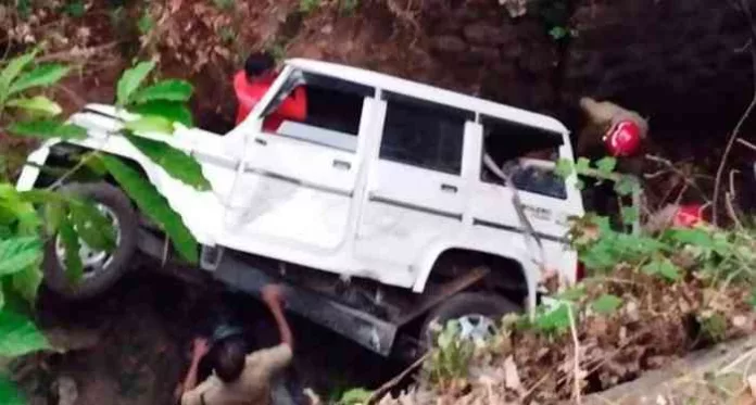 ഇടുക്കി മൂലമറ്റത്ത് ബൊലേറോ ജീപ്പ് തോട്ടിലേക്ക് മറിഞ്ഞു ; രണ്ടുപേർക്ക് ഗുരുതര പരിക്ക് ഇടുക്കി മൂലമറ്റത്ത് ബൊലേറോ ജീപ്പ് തോട്ടിലേക്ക് മറിഞ്ഞു ; രണ്ടുപേർക്ക് ഗുരുതര പരിക്ക്