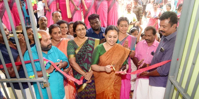 കാരംവേലി സ്കൂളിന്റെ പ്രവര്ത്തനം മാതൃകാപരം : മന്ത്രി വീണാ ജോര്ജ് കാരംവേലി സ്കൂളിന്റെ പ്രവര്ത്തനം മാതൃകാപരം : മന്ത്രി വീണാ ജോര്ജ്