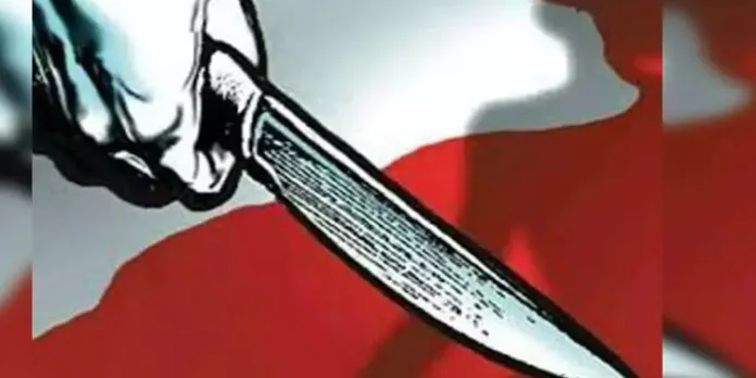 ആലുവ റെയിൽവേ സ്റ്റേഷനിൽ സംഘർഷം ; കോഴിക്കോട് സ്വദേശിക്ക് വെട്ടേറ്റു ആലുവ റെയിൽവേ സ്റ്റേഷനിൽ സംഘർഷം ; കോഴിക്കോട് സ്വദേശിക്ക് വെട്ടേറ്റു