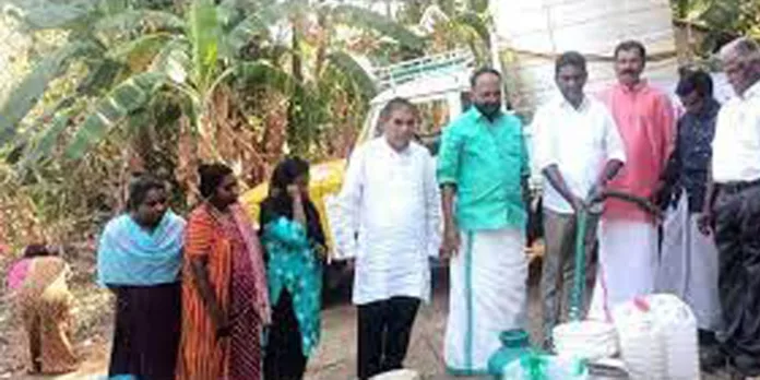 സ്ട്രീറ്റ് ലൈറ്റ് സോഷ്യൽ ഫോറത്തിന്റെ നേതൃത്വത്തിൽ കുടിവെള്ള വിതരണം നടത്തി സ്ട്രീറ്റ് ലൈറ്റ് സോഷ്യൽ ഫോറത്തിന്റെ നേതൃത്വത്തിൽ കുടിവെള്ള വിതരണം നടത്തി