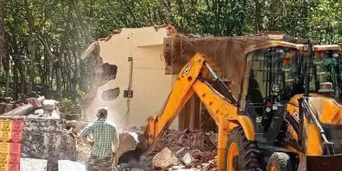കുന്നന്താനം വില്ലേജ് ഓഫീസ് സ്മാർട്ടാകുന്നു ; പഴയ കെട്ടിടം പൊളിച്ചു കുന്നന്താനം വില്ലേജ് ഓഫീസ് സ്മാർട്ടാകുന്നു ; പഴയ കെട്ടിടം പൊളിച്ചു
