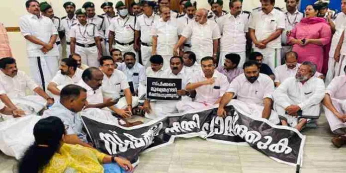 നിയമസഭ ; എംഎൽഎമാർക്കെതിരായ കൈയ്യേറ്റത്തിൽ നടപടി വൈകുന്നതിൽ പ്രതിപക്ഷം പ്രതിഷേധിക്കും നിയമസഭ ; എംഎൽഎമാർക്കെതിരായ കൈയ്യേറ്റത്തിൽ നടപടി വൈകുന്നതിൽ പ്രതിപക്ഷം പ്രതിഷേധിക്കും